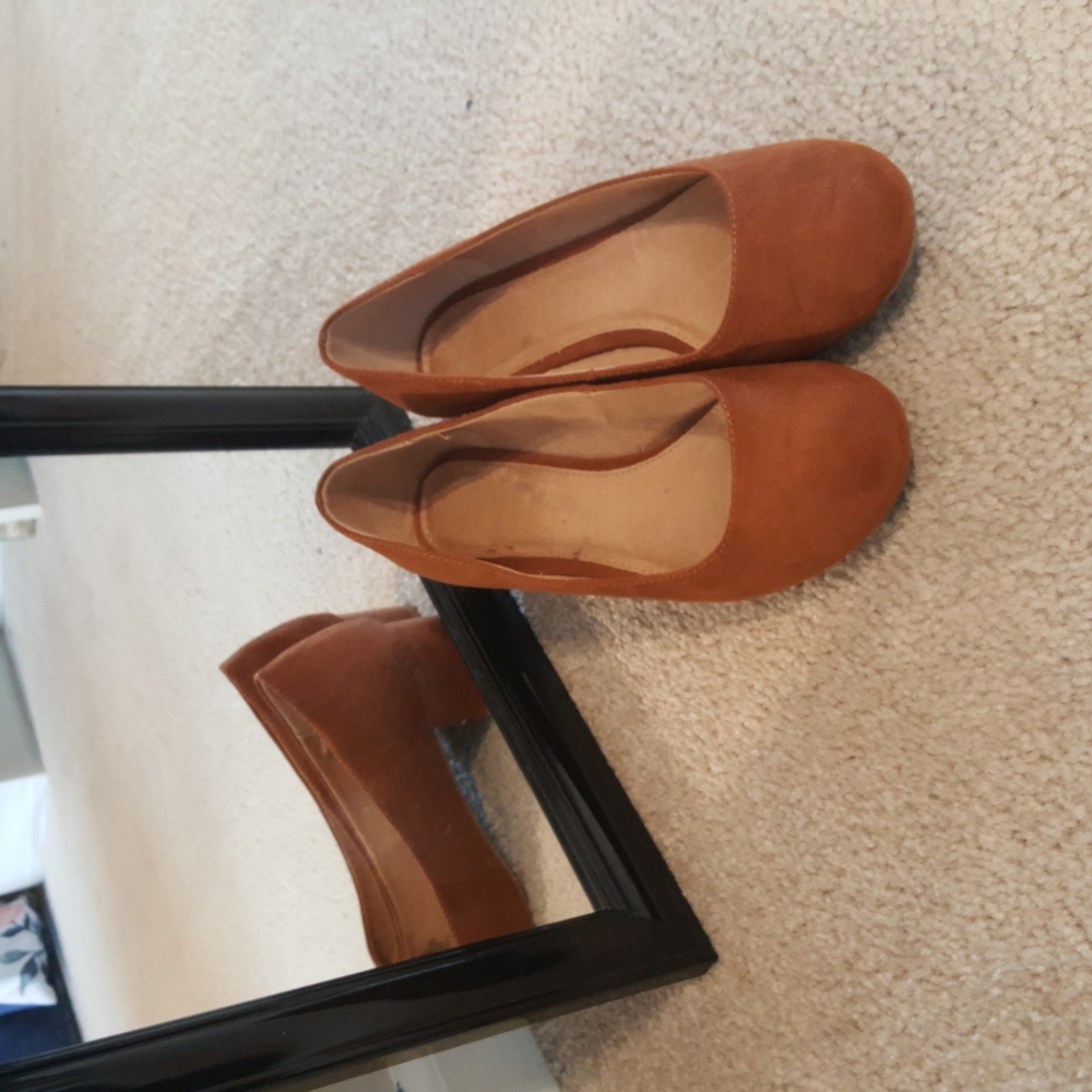 Old Navy Suede Pumps